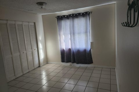 House in Sunrise, Florida 2 bedrooms, 90.12 sq.m. № 1054775 - photo 25