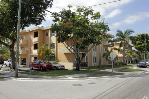 Купить коммерческую недвижимость в Норт-Майами, Флорида № 1059571 - фото 1