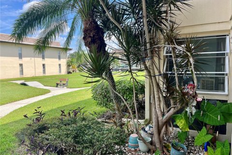 Condominio en venta en New Port Richey, Florida, 1 dormitorio, 88.44 m2 № 1338129 - foto 4