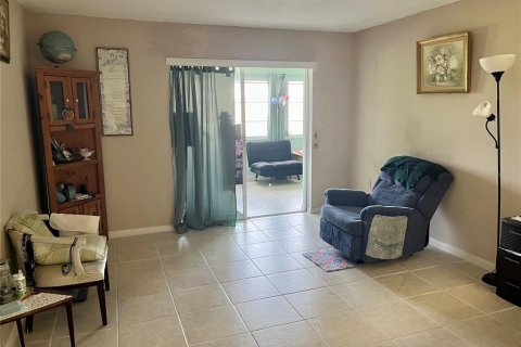 Condo in New Port Richey, Florida, 1 bedroom  № 1338129 - photo 8