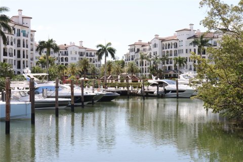 Condo in Aventura, Florida, 2 bedrooms  № 1400089 - photo 1