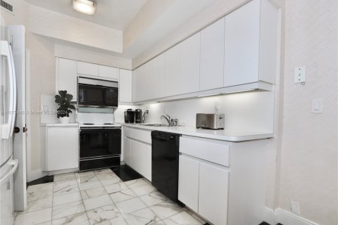 Condo in Aventura, Florida, 2 bedrooms  № 1400089 - photo 12