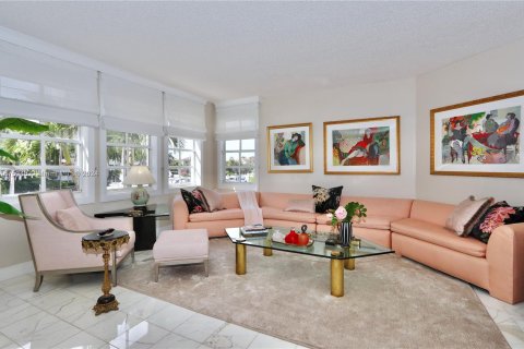 Condo in Aventura, Florida, 2 bedrooms  № 1400089 - photo 9