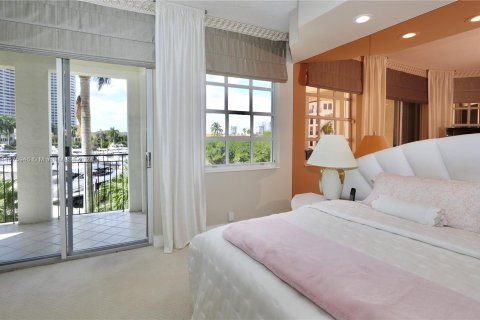 Condo in Aventura, Florida, 2 bedrooms  № 1400089 - photo 16