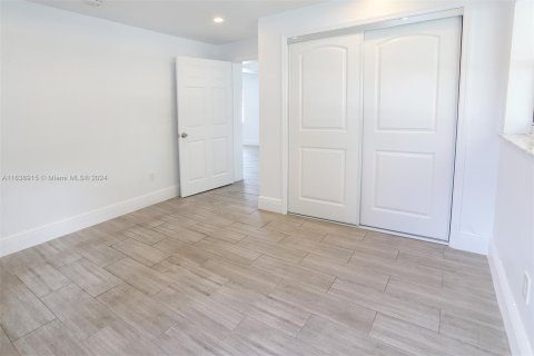 Villa ou maison à vendre à Opa-locka, Floride: 3 chambres, 82.78 m2 № 1398093 - photo 15