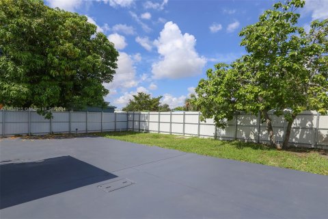 Villa ou maison à vendre à Opa-locka, Floride: 3 chambres, 82.78 m2 № 1398093 - photo 18