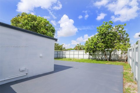 Casa en venta en Opa-locka, Florida, 3 dormitorios, 82.78 m2 № 1398093 - foto 17