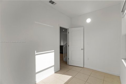 Townhouse in Miami Gardens, Florida 4 bedrooms, 164.72 sq.m. № 1398037 - photo 23