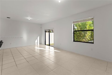 Townhouse in Miami Gardens, Florida 4 bedrooms, 164.72 sq.m. № 1398037 - photo 9