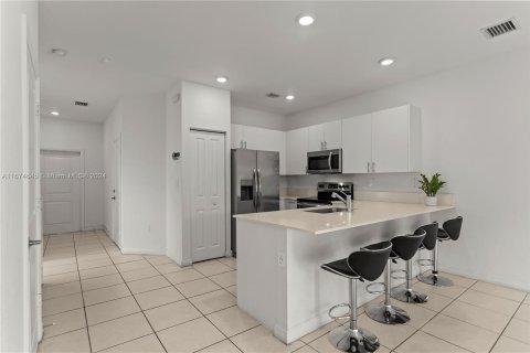 Townhouse in Miami Gardens, Florida 4 bedrooms, 164.72 sq.m. № 1398037 - photo 6