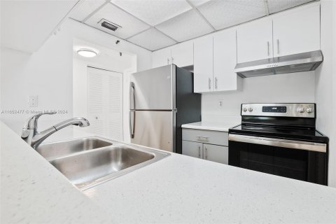 Condo in Miami, Florida, 1 bedroom  № 1398094 - photo 9