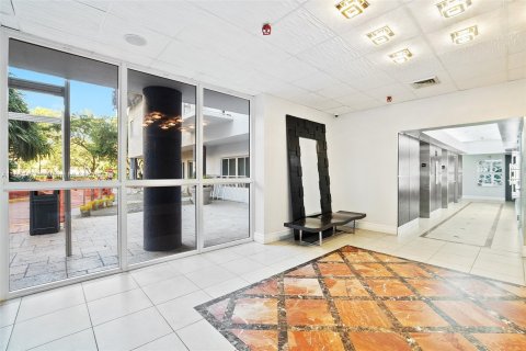 Condo in Miami, Florida, 1 bedroom  № 1398094 - photo 25