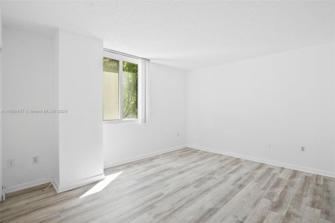 Condo in Miami, Florida, 1 bedroom  № 1398094 - photo 19