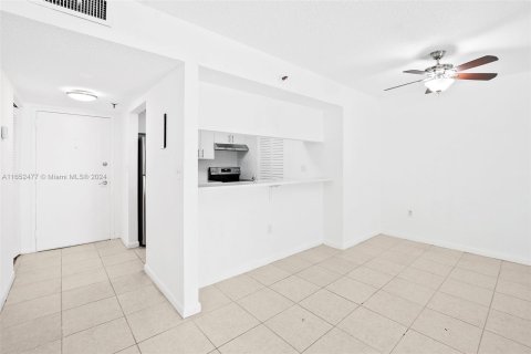 Condo in Miami, Florida, 1 bedroom  № 1398094 - photo 6