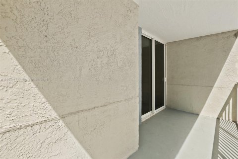 Condo in Miami, Florida, 1 bedroom  № 1398094 - photo 22