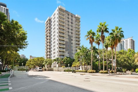 Condo in Miami, Florida, 1 bedroom  № 1398094 - photo 28