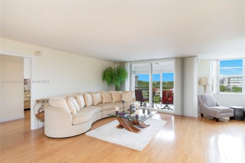 Condominio en venta en Pembroke Pines, Florida, 2 dormitorios, 121.7 m2 № 1045256 - foto 5