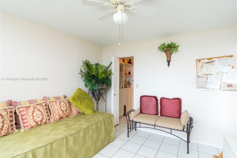 Condominio en venta en Pembroke Pines, Florida, 2 dormitorios, 121.7 m2 № 1045256 - foto 24