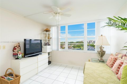 Condominio en venta en Pembroke Pines, Florida, 2 dormitorios, 121.7 m2 № 1045256 - foto 23
