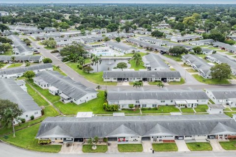 Condo in Pinellas Park, Florida, 2 bedrooms  № 1376961 - photo 23