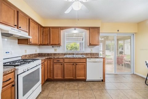 Condo in Pinellas Park, Florida, 2 bedrooms  № 1376961 - photo 14