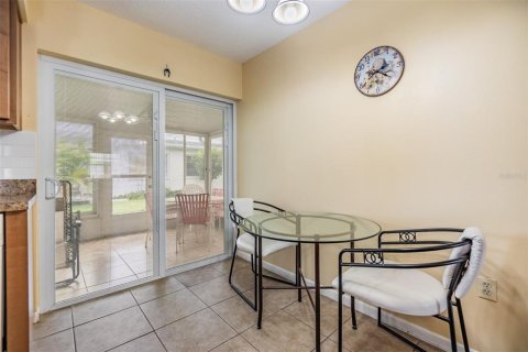 Condo in Pinellas Park, Florida, 2 bedrooms  № 1376961 - photo 9