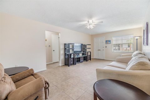 Condo in Pinellas Park, Florida, 2 bedrooms  № 1376961 - photo 5