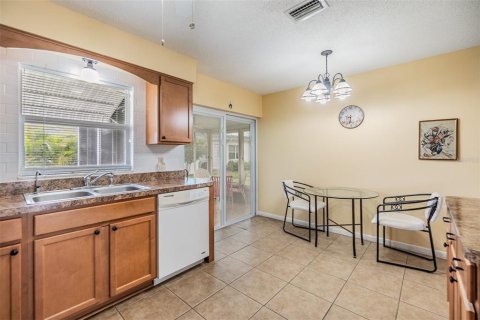 Condo in Pinellas Park, Florida, 2 bedrooms  № 1376961 - photo 15