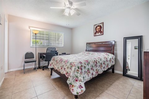 Condo in Pinellas Park, Florida, 2 bedrooms  № 1376961 - photo 16