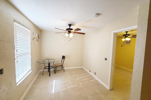 Propiedad comercial en venta en West Palm Beach, Florida, 141.21 m2 № 1070257 - foto 21