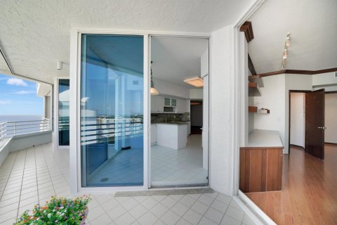 Condo in Lauderdale-by-the-Sea, Florida, 3 bedrooms  № 1070258 - photo 11