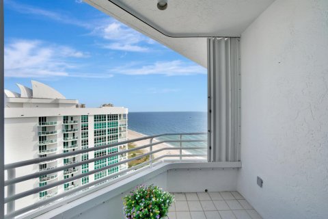 Condo in Lauderdale-by-the-Sea, Florida, 3 bedrooms  № 1070258 - photo 19