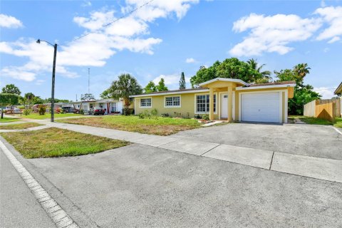 House in Fort Lauderdale, Florida 3 bedrooms, 141.4 sq.m. № 1226861 - photo 17