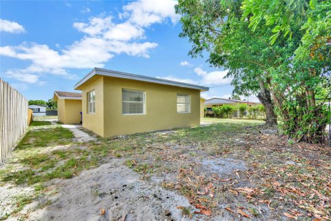 House in Fort Lauderdale, Florida 3 bedrooms, 141.4 sq.m. № 1226861 - photo 13