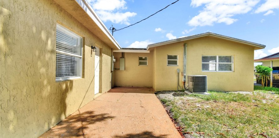 House in Fort Lauderdale, Florida 3 bedrooms, 141.4 sq.m. № 1226861