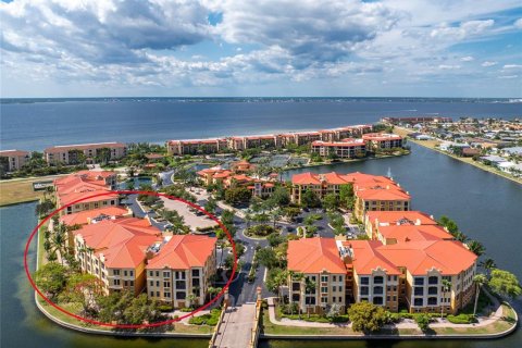 Copropriété à vendre à Punta Gorda, Floride: 2 chambres, 137.96 m2 № 1212587 - photo 2