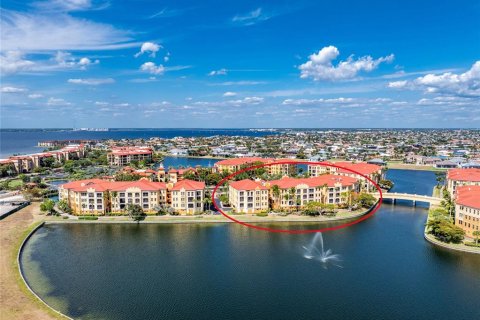 Copropriété à vendre à Punta Gorda, Floride: 2 chambres, 137.96 m2 № 1212587 - photo 1