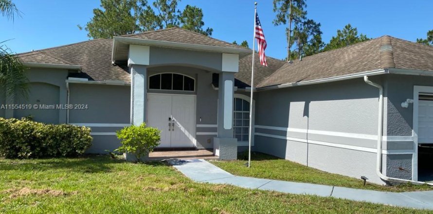 House in Naples, Florida 3 bedrooms № 1076095