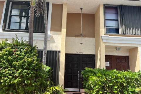 Villa ou maison à vendre à North Miami Beach, Floride: 2 chambres, 144 m2 № 1076096 - photo 1