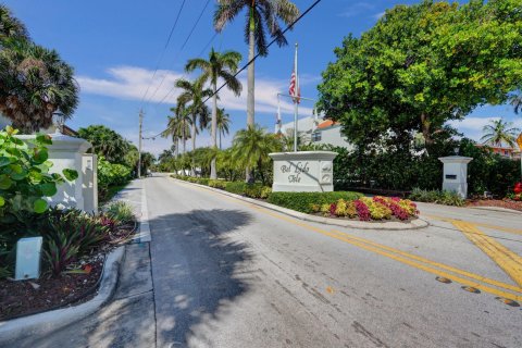 Casa en venta en Highland Beach, Florida, 5 dormitorios, 490.71 m2 № 1022214 - foto 1