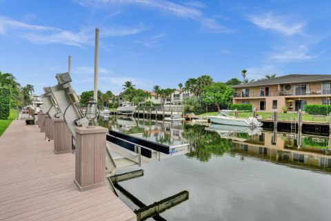 House in Highland Beach, Florida 5 bedrooms, 490.71 sq.m. № 1022214 - photo 7
