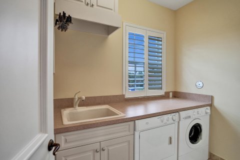 Casa en venta en Highland Beach, Florida, 5 dormitorios, 490.71 m2 № 1022214 - foto 26