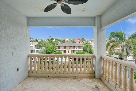 House in Highland Beach, Florida 5 bedrooms, 490.71 sq.m. № 1022214 - photo 23