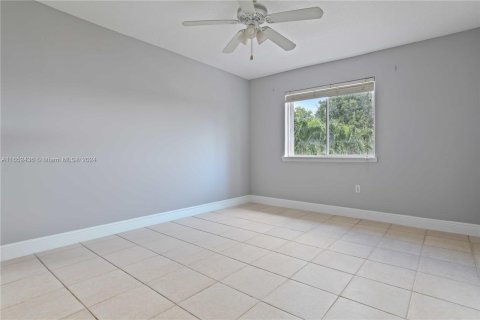 Villa ou maison à vendre à Miami, Floride: 4 chambres, 220.74 m2 № 1346048 - photo 17