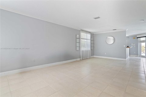 Villa ou maison à vendre à Miami, Floride: 4 chambres, 220.74 m2 № 1346048 - photo 5