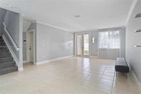 House in Miami, Florida 4 bedrooms, 220.74 sq.m. № 1346048 - photo 4