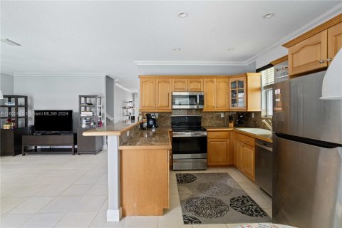 House in Miami, Florida 4 bedrooms, 220.74 sq.m. № 1346048 - photo 8