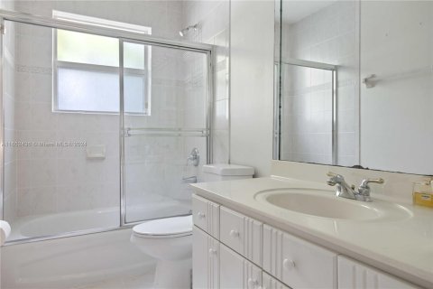 Casa en venta en Miami, Florida, 4 dormitorios, 220.74 m2 № 1346048 - foto 20