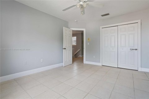 Casa en venta en Miami, Florida, 4 dormitorios, 220.74 m2 № 1346048 - foto 18