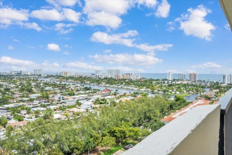 Condo in Fort Lauderdale, Florida, 2 bedrooms  № 1346049 - photo 18